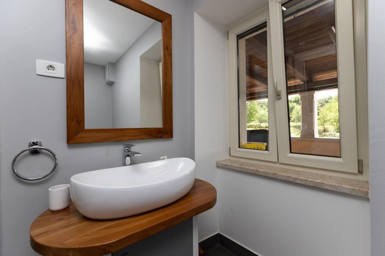 Villa Viscum In Central Istria For 8 Persons With Large Garden - Pet Friendly Pazin Eksteriør bilde
