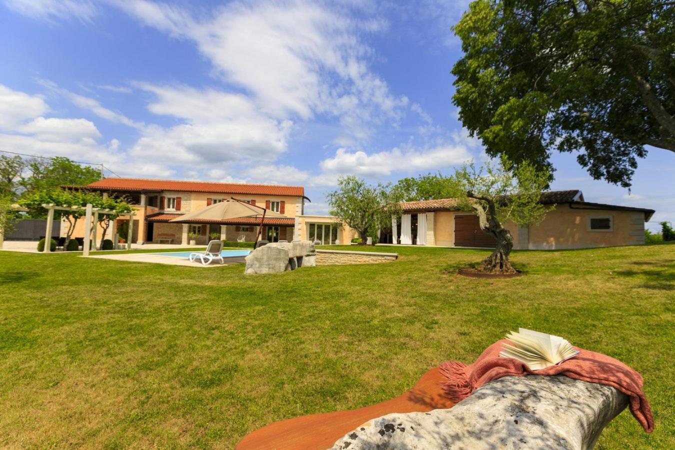 Villa Viscum In Central Istria For 8 Persons With Large Garden - Pet Friendly Pazin Eksteriør bilde